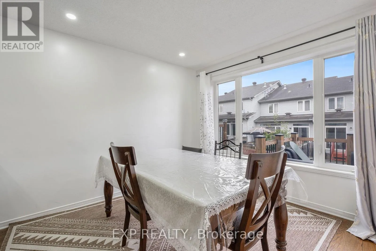 333 ROLLING MEADOW CRESCENT