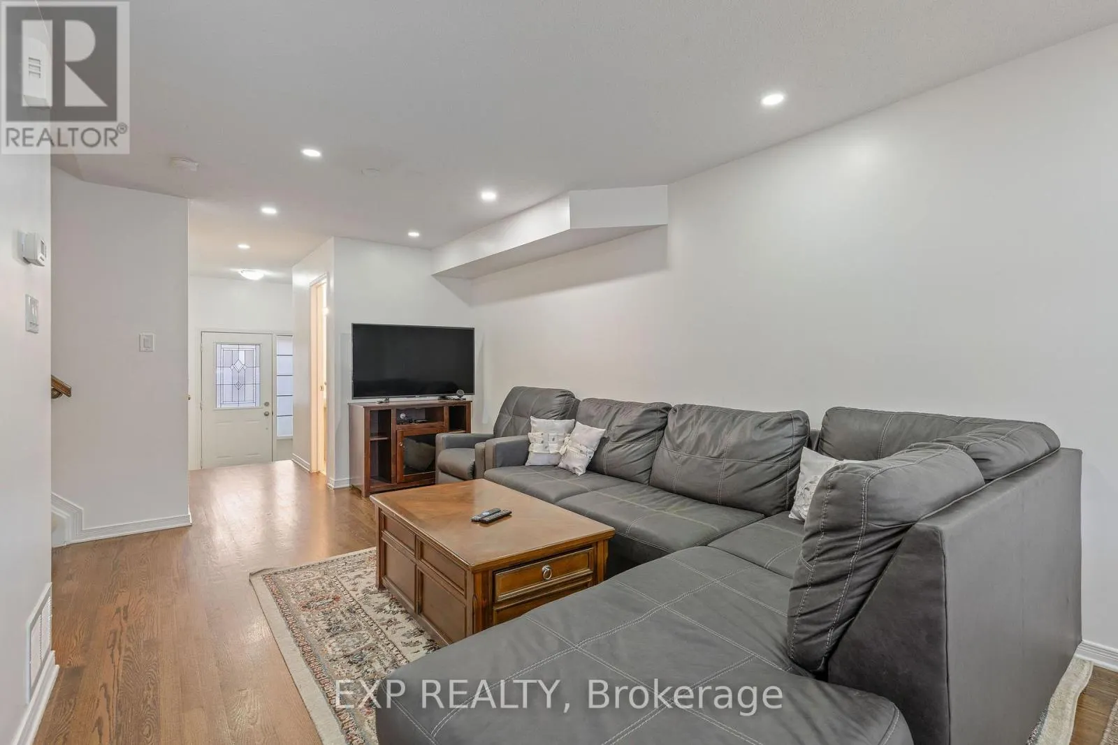 333 ROLLING MEADOW CRESCENT