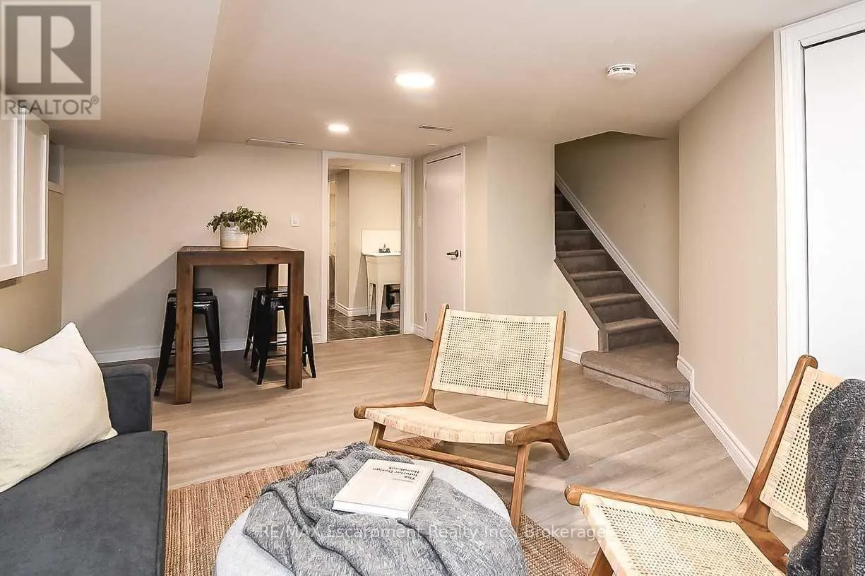 2 - 285 BALMORAL AVENUE N #2