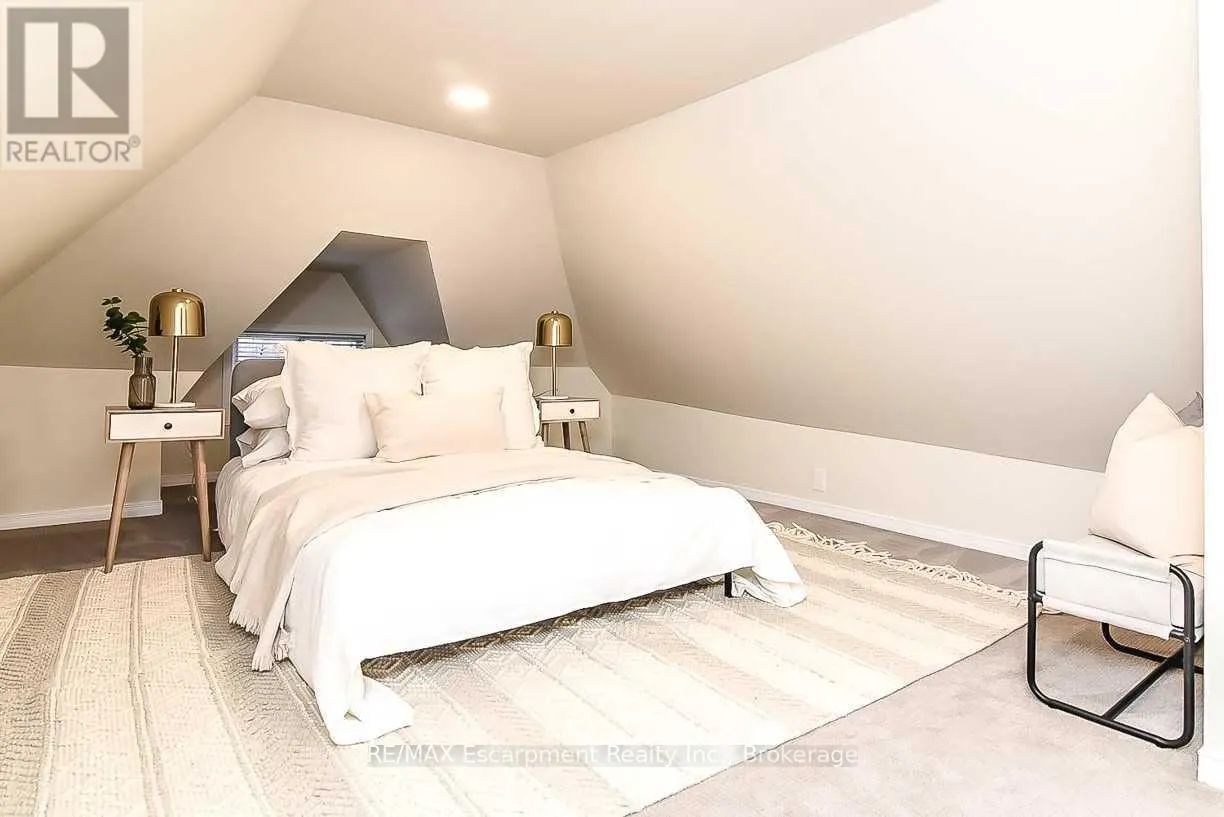 2 - 285 BALMORAL AVENUE N #2