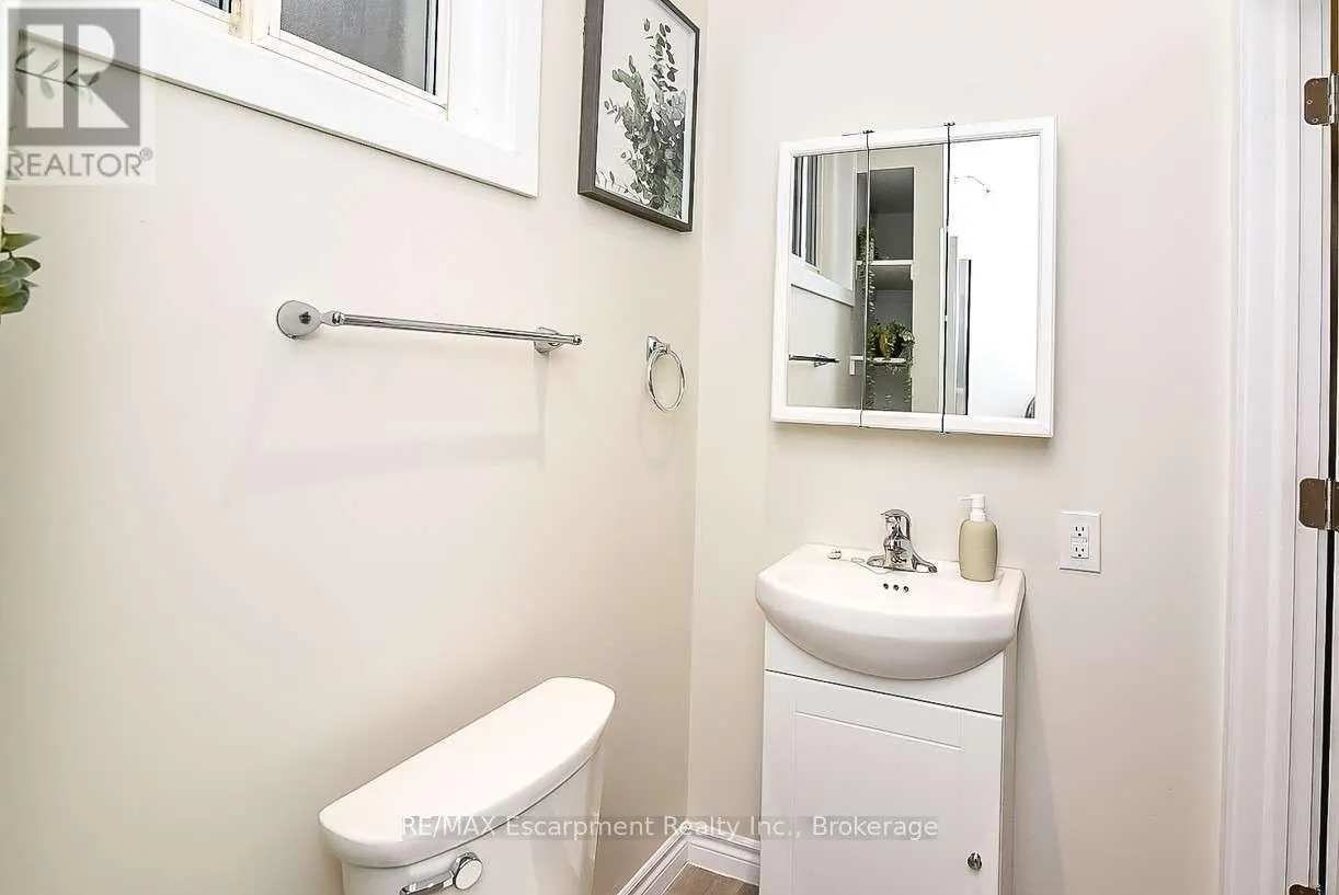 2 - 285 BALMORAL AVENUE N #2