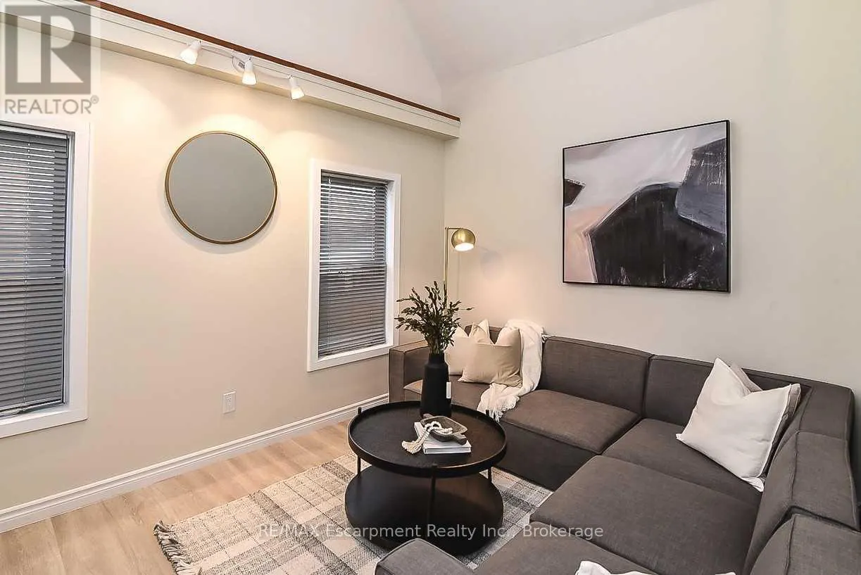 2 - 285 BALMORAL AVENUE N #2