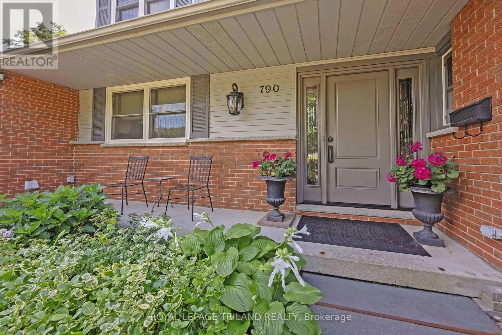 790 RIVERSIDE DRIVE