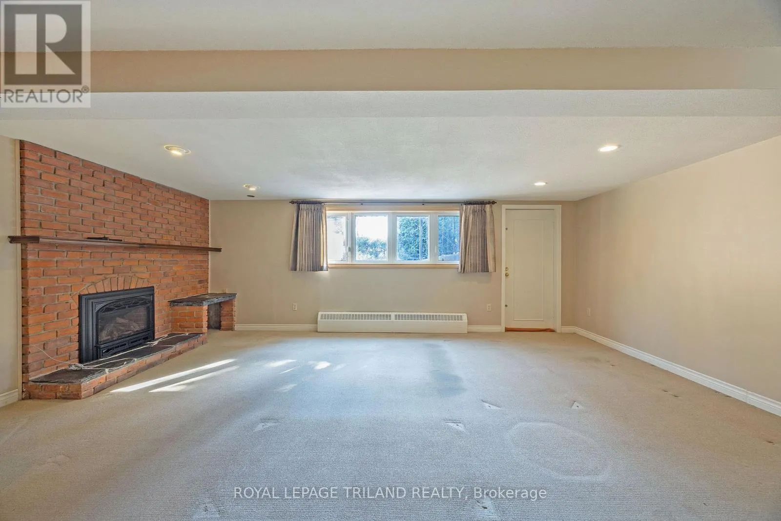790 RIVERSIDE DRIVE