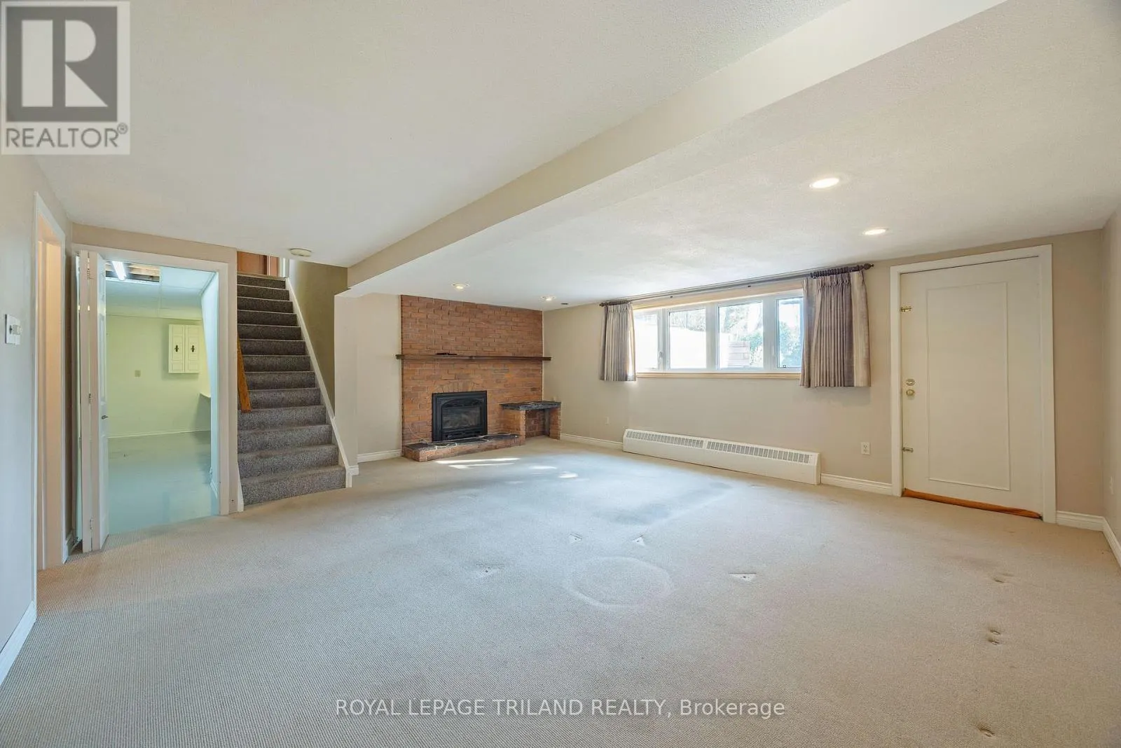790 RIVERSIDE DRIVE