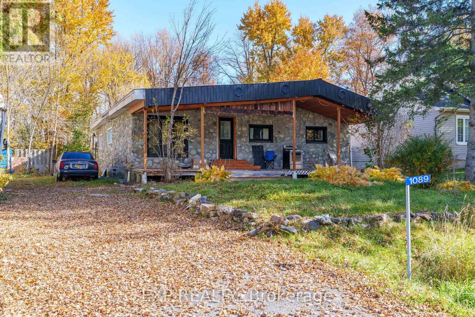 1089 ARMSTRONG ROAD
