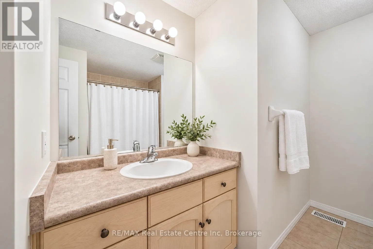 38 - 210 DAWN AVENUE #38