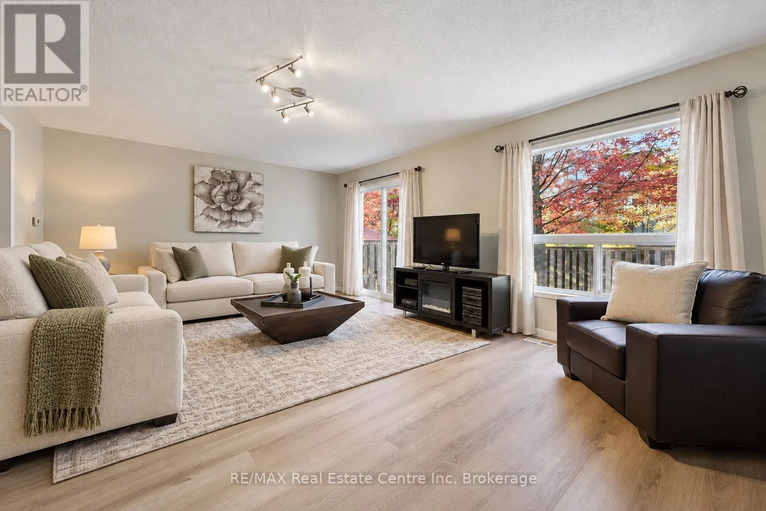 38 - 210 DAWN AVENUE #38