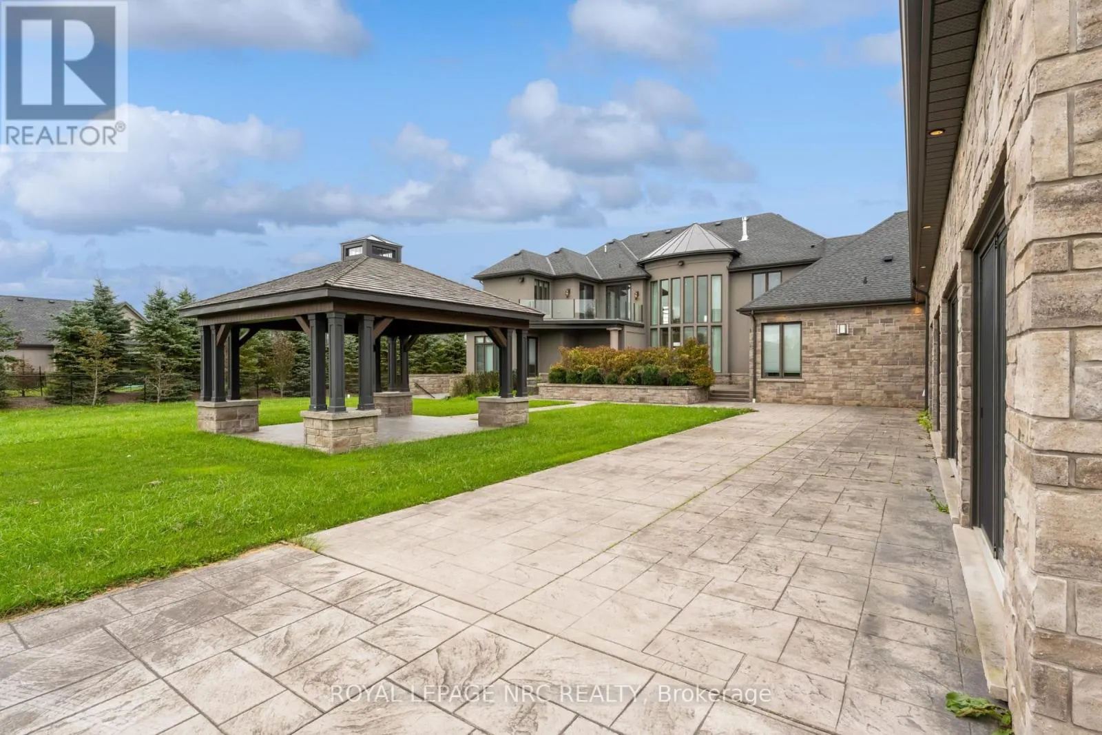 11037 NIAGARA RIVER PARKWAY