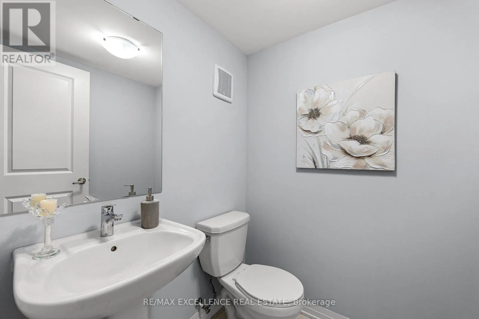 1117 - 585 COLBRONE STREET E