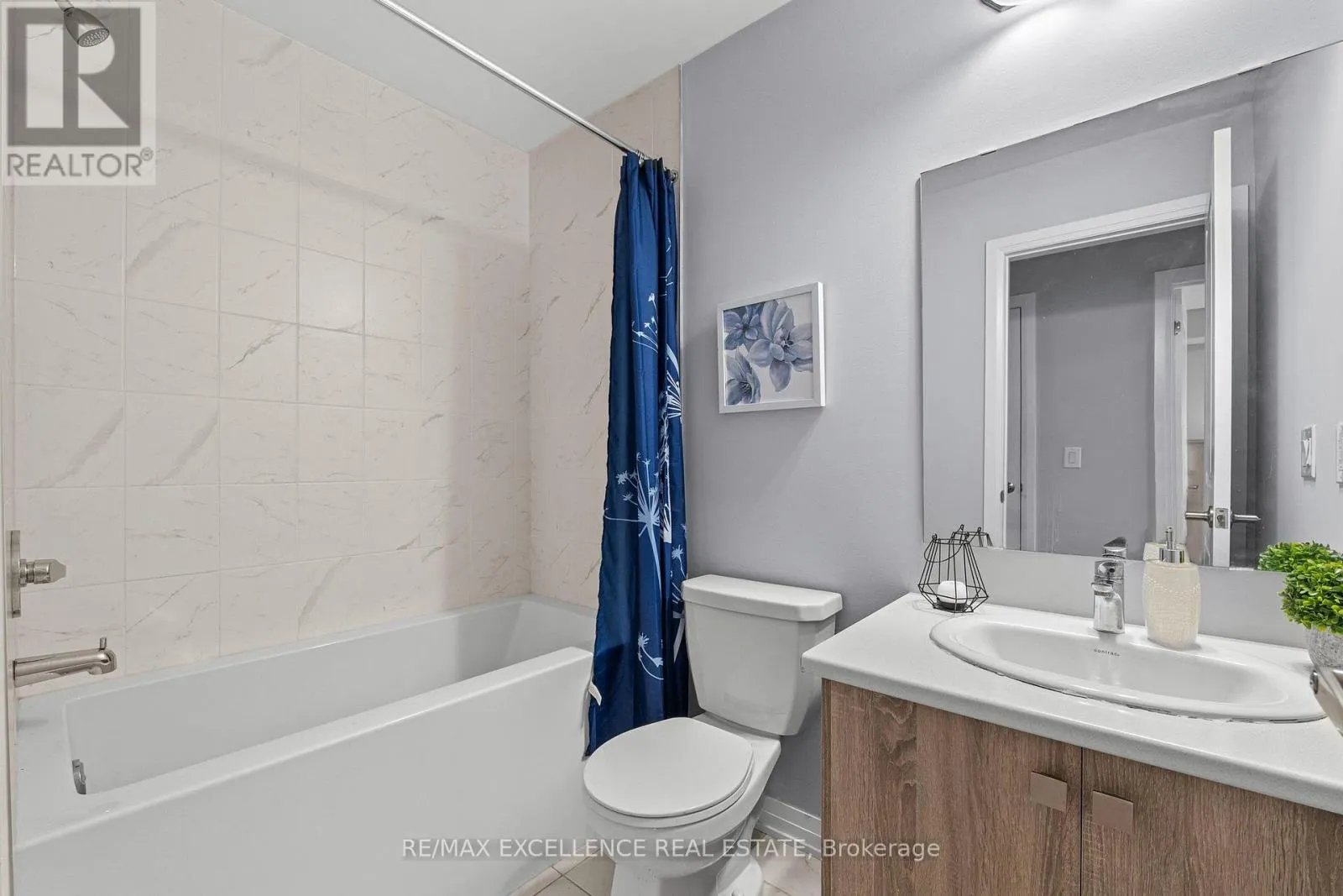 1117 - 585 COLBRONE STREET E