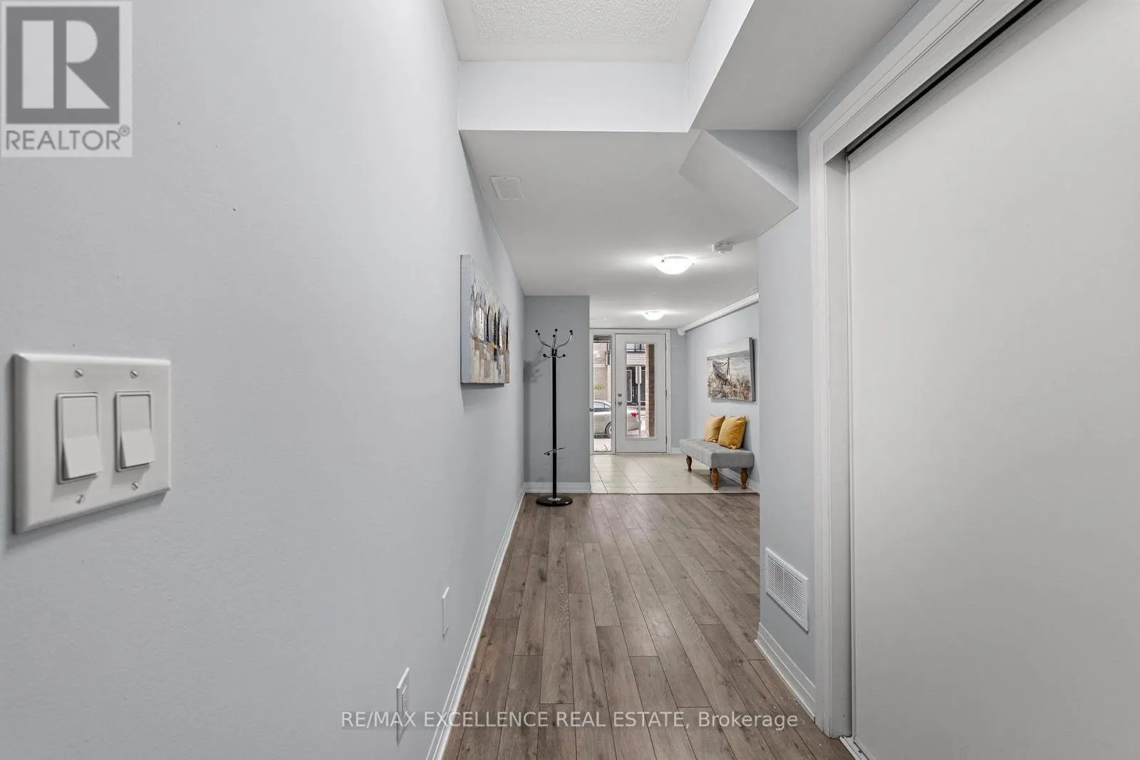 1117 - 585 COLBRONE STREET E