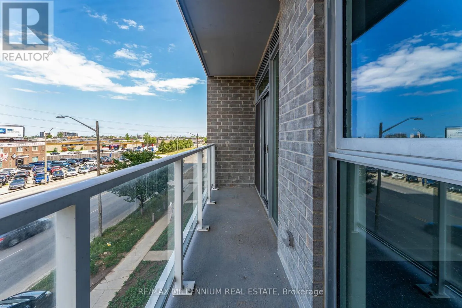 208 - 2782 BARTON STREET E