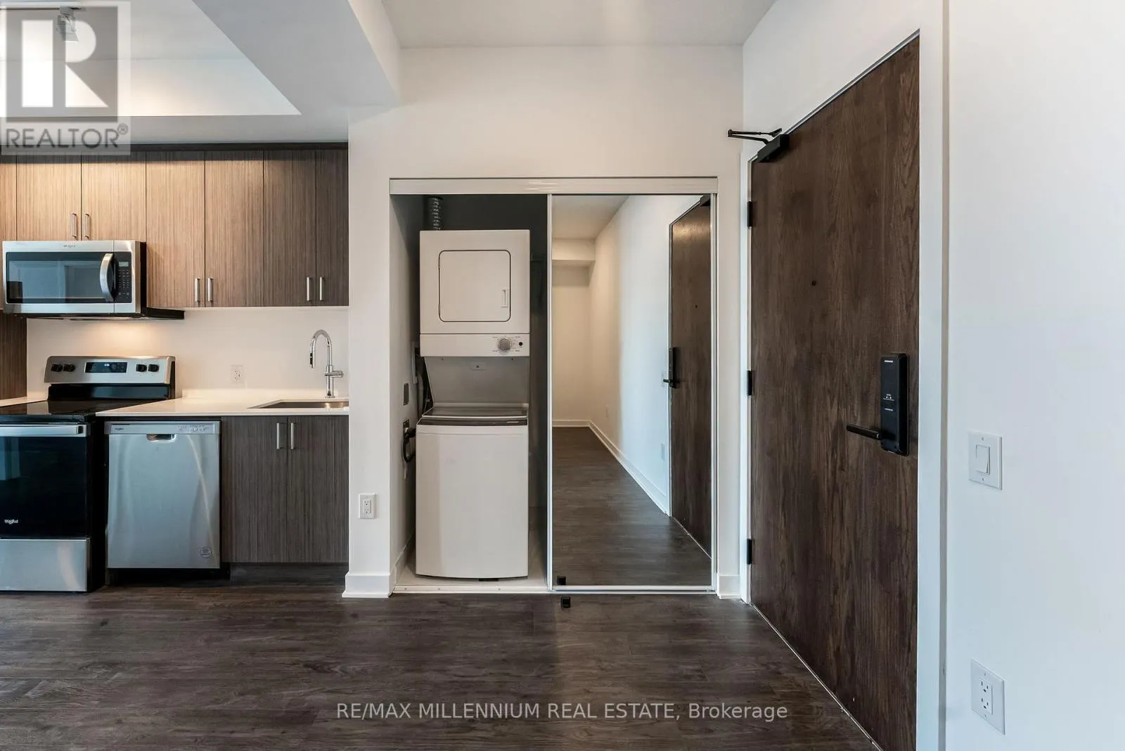 208 - 2782 BARTON STREET E