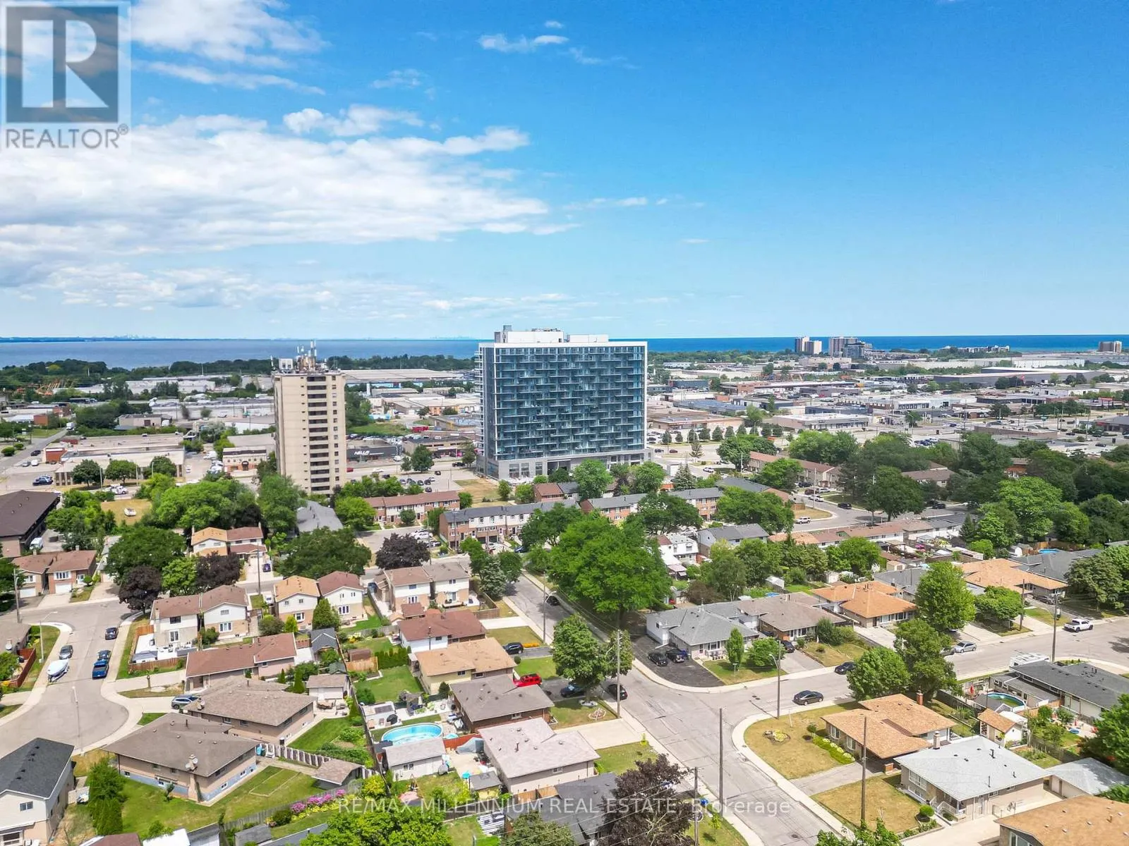 208 - 2782 BARTON STREET E