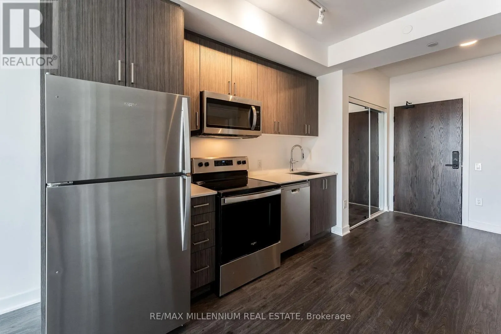 208 - 2782 BARTON STREET E