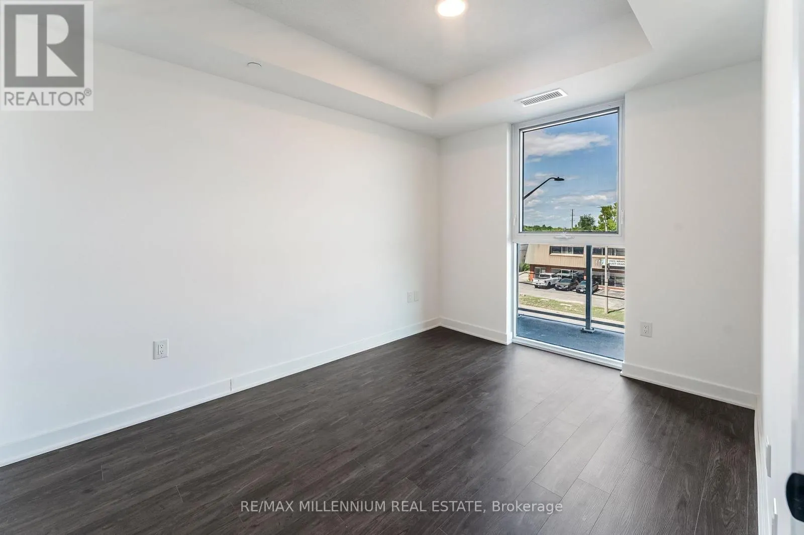 208 - 2782 BARTON STREET E
