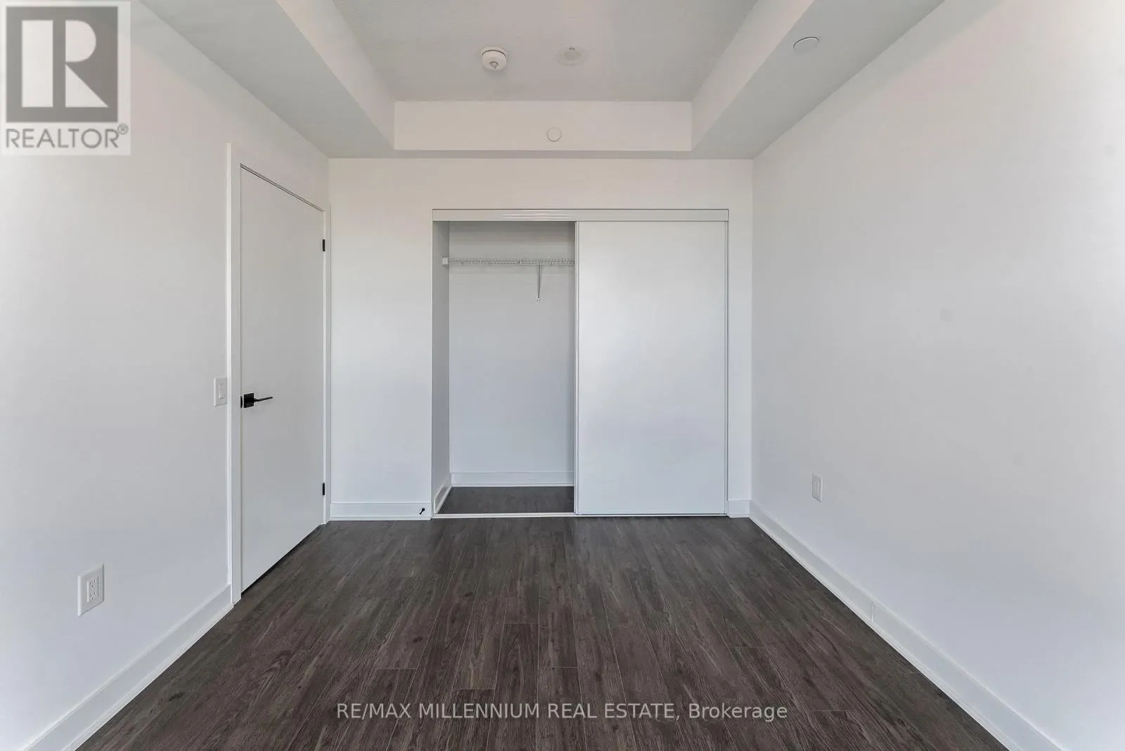 208 - 2782 BARTON STREET E