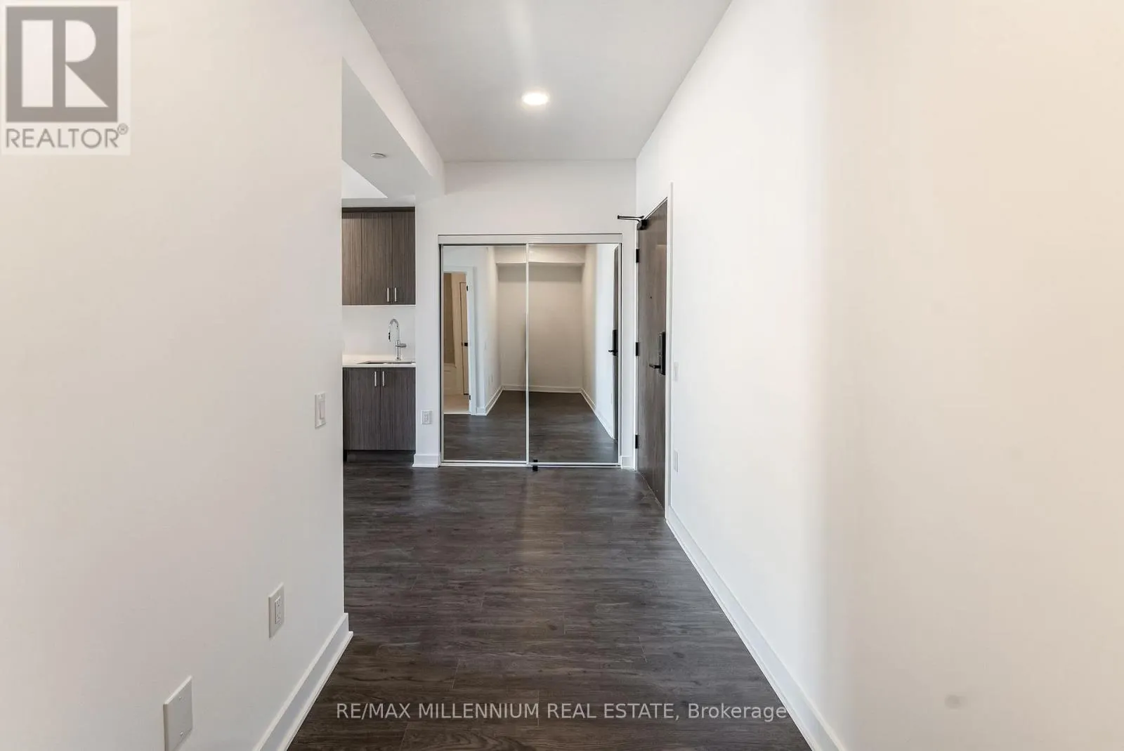 208 - 2782 BARTON STREET E