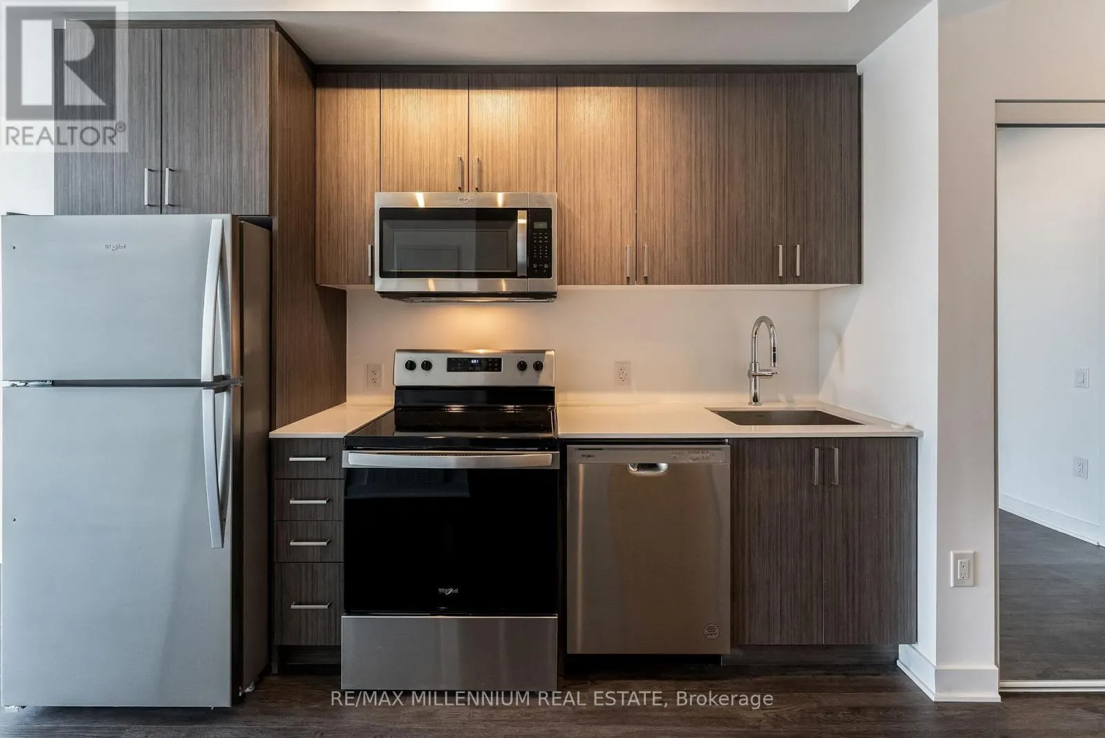 208 - 2782 BARTON STREET E