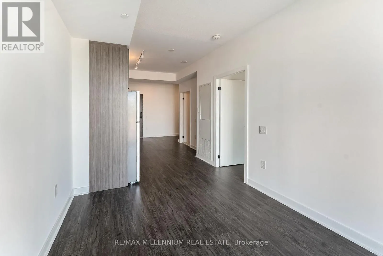 208 - 2782 BARTON STREET E