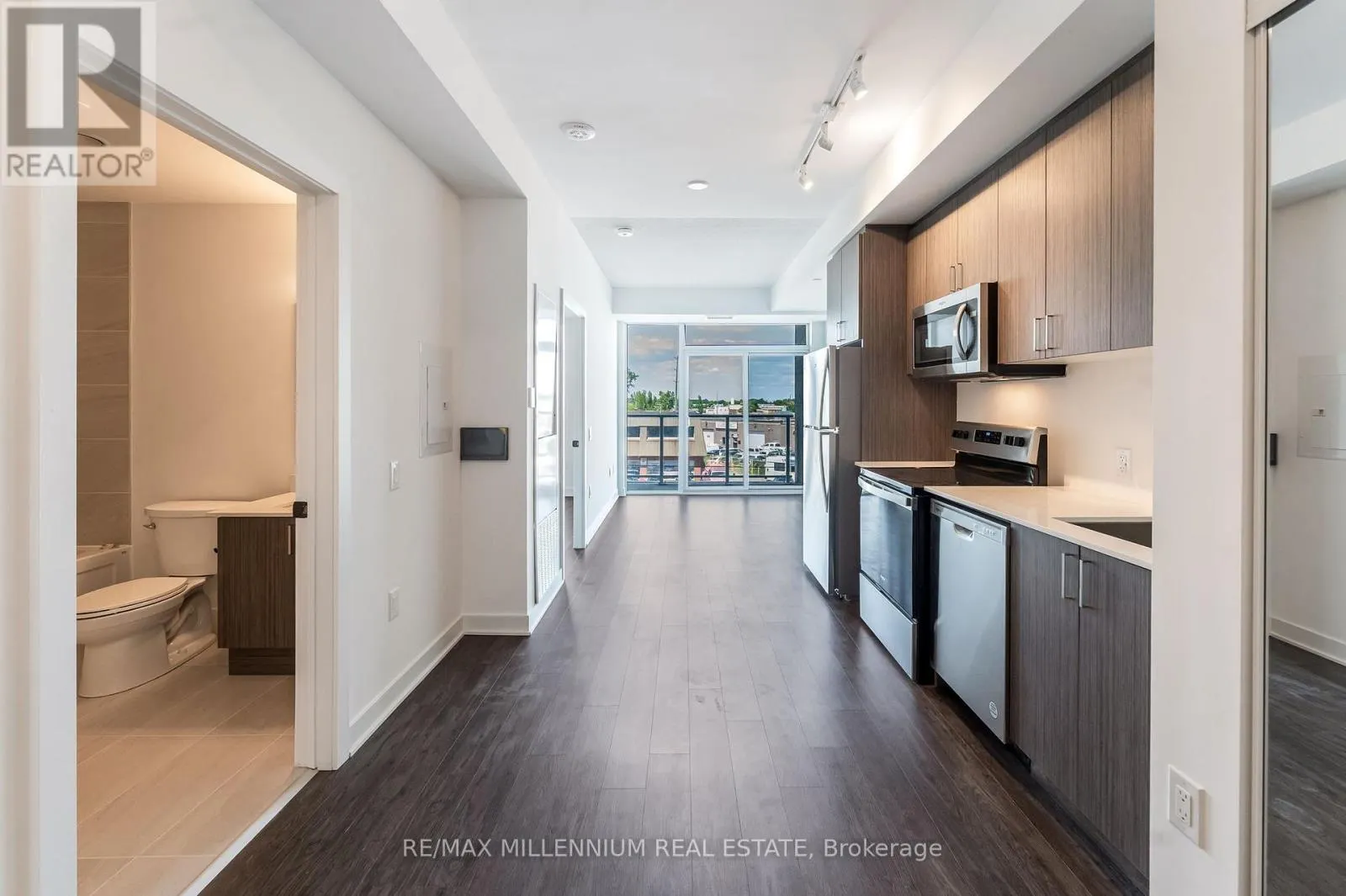 208 - 2782 BARTON STREET E