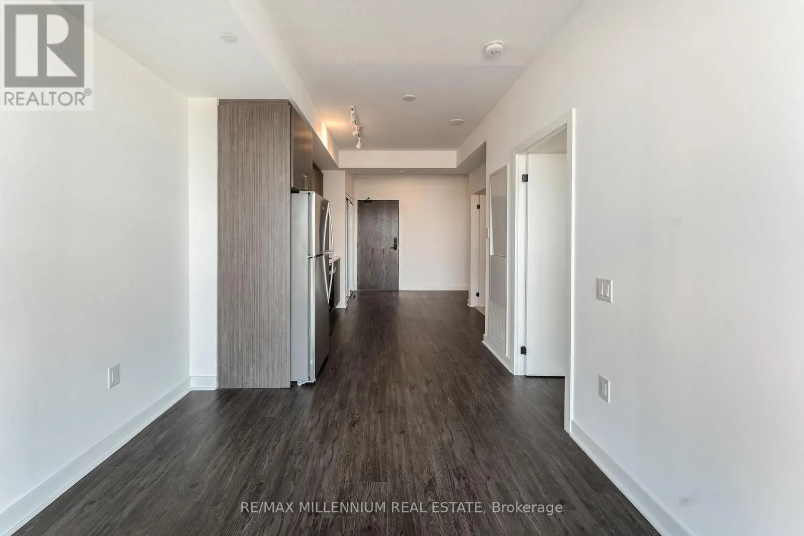 208 - 2782 BARTON STREET E