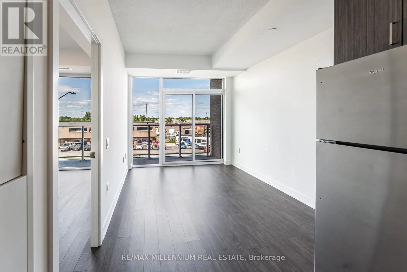 208 - 2782 BARTON STREET E
