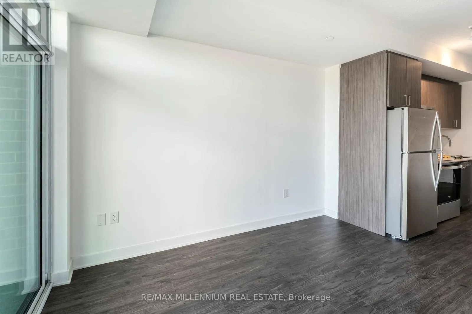 208 - 2782 BARTON STREET E
