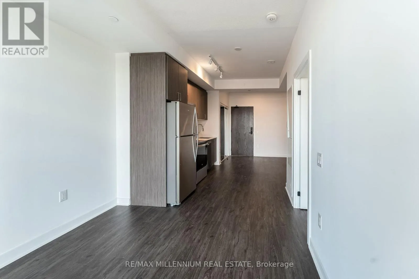 208 - 2782 BARTON STREET E