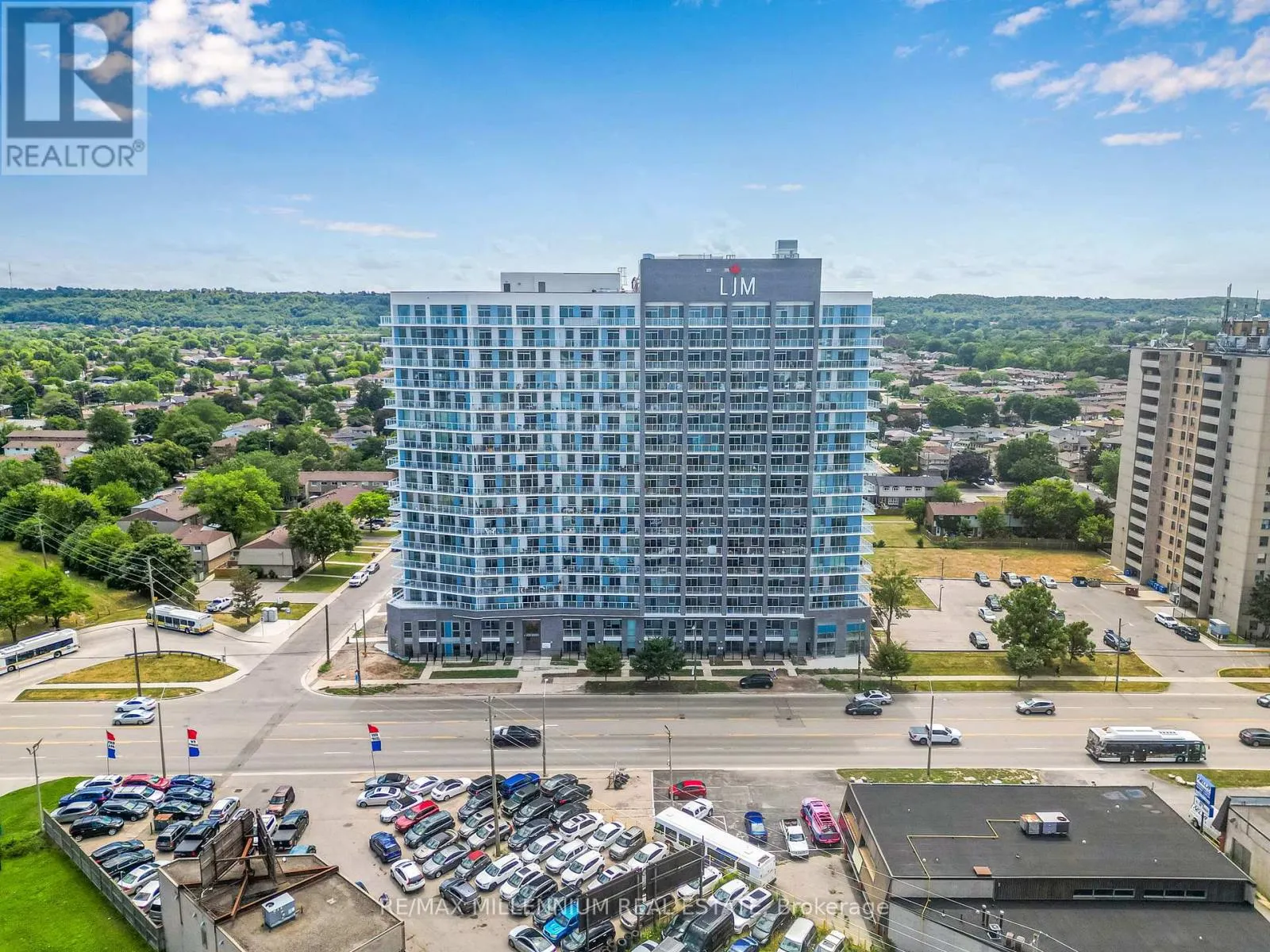 208 - 2782 BARTON STREET E