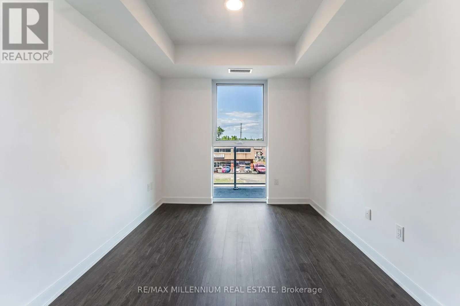 208 - 2782 BARTON STREET E