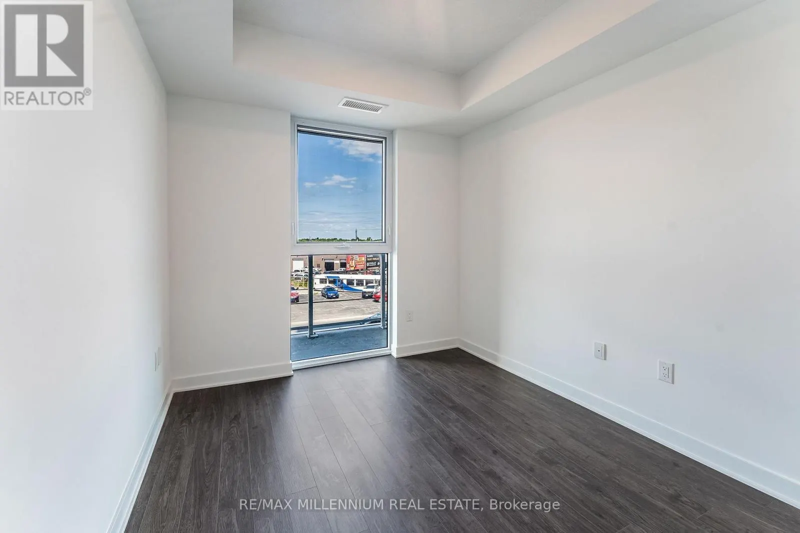 208 - 2782 BARTON STREET E