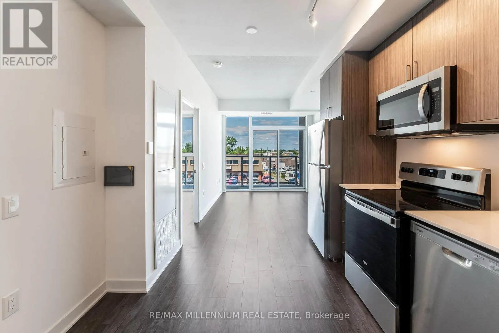 208 - 2782 BARTON STREET E