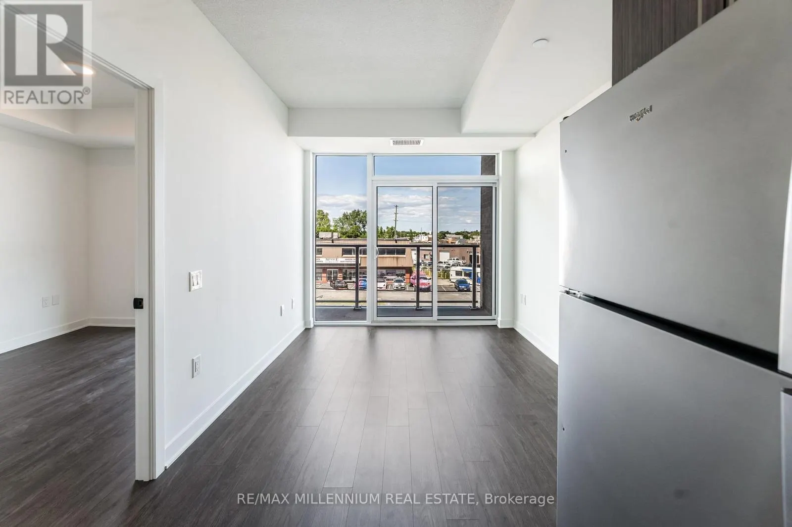 208 - 2782 BARTON STREET E
