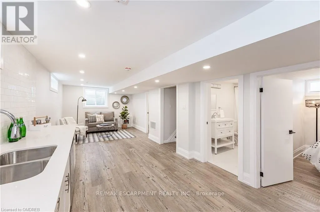 2 - 134 DESCHESNE AVENUE