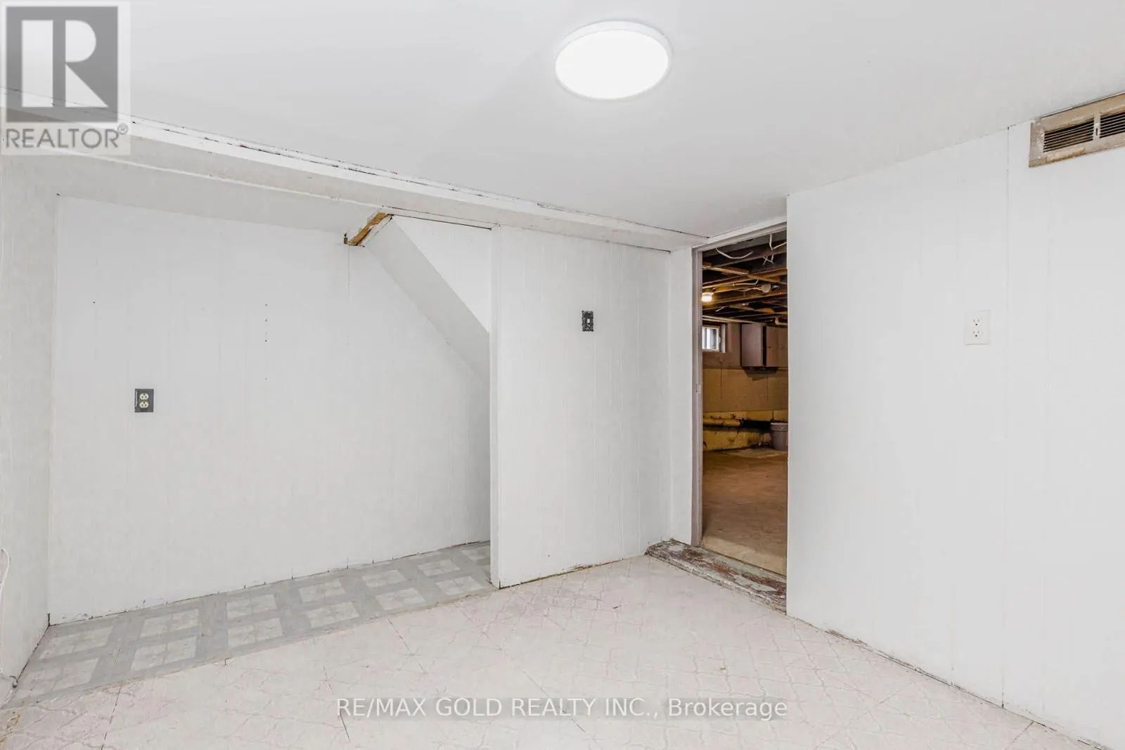 108 NORFOLK AVENUE