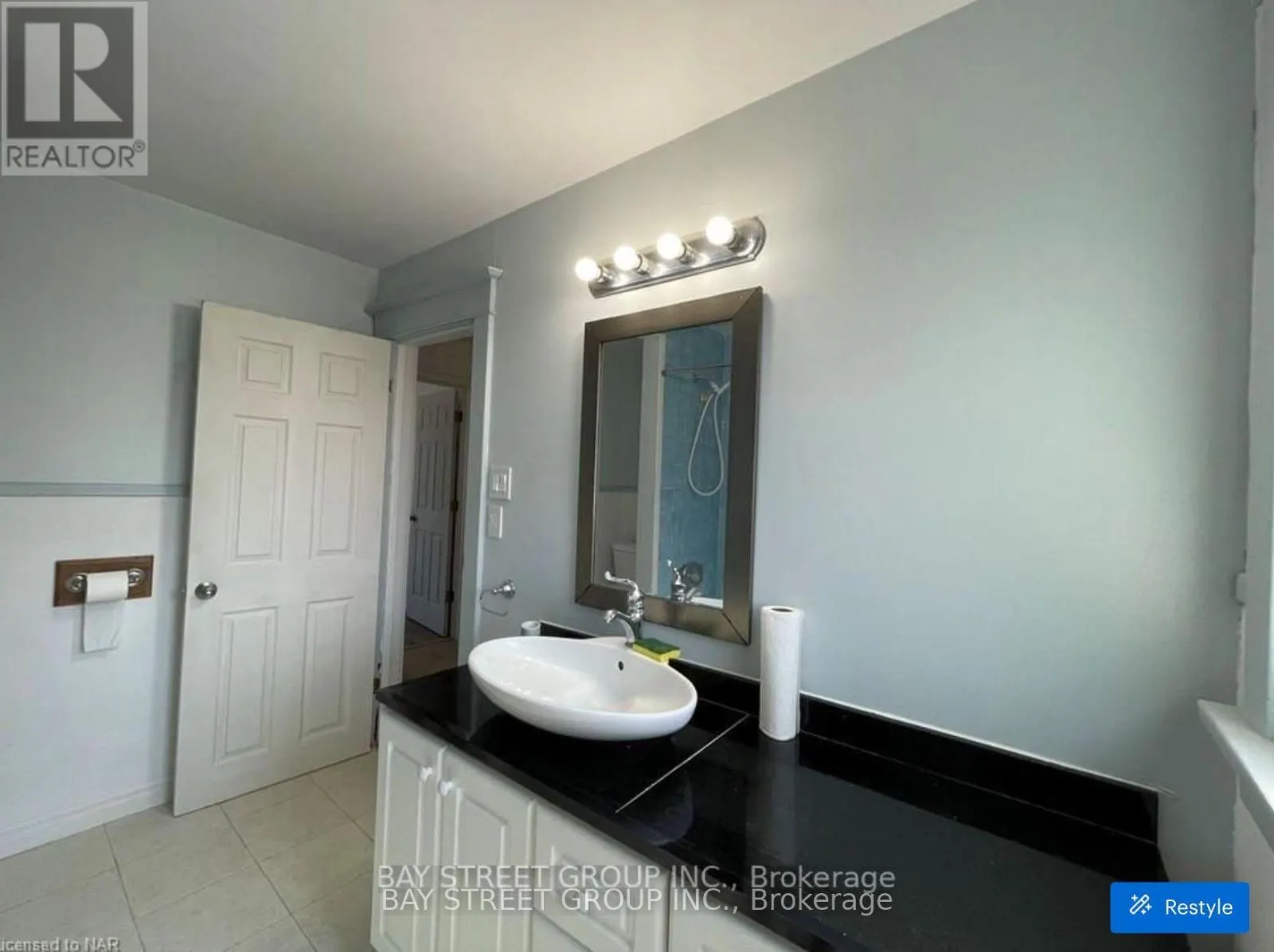 UPPER - 5066 WILLMOTT STREET
