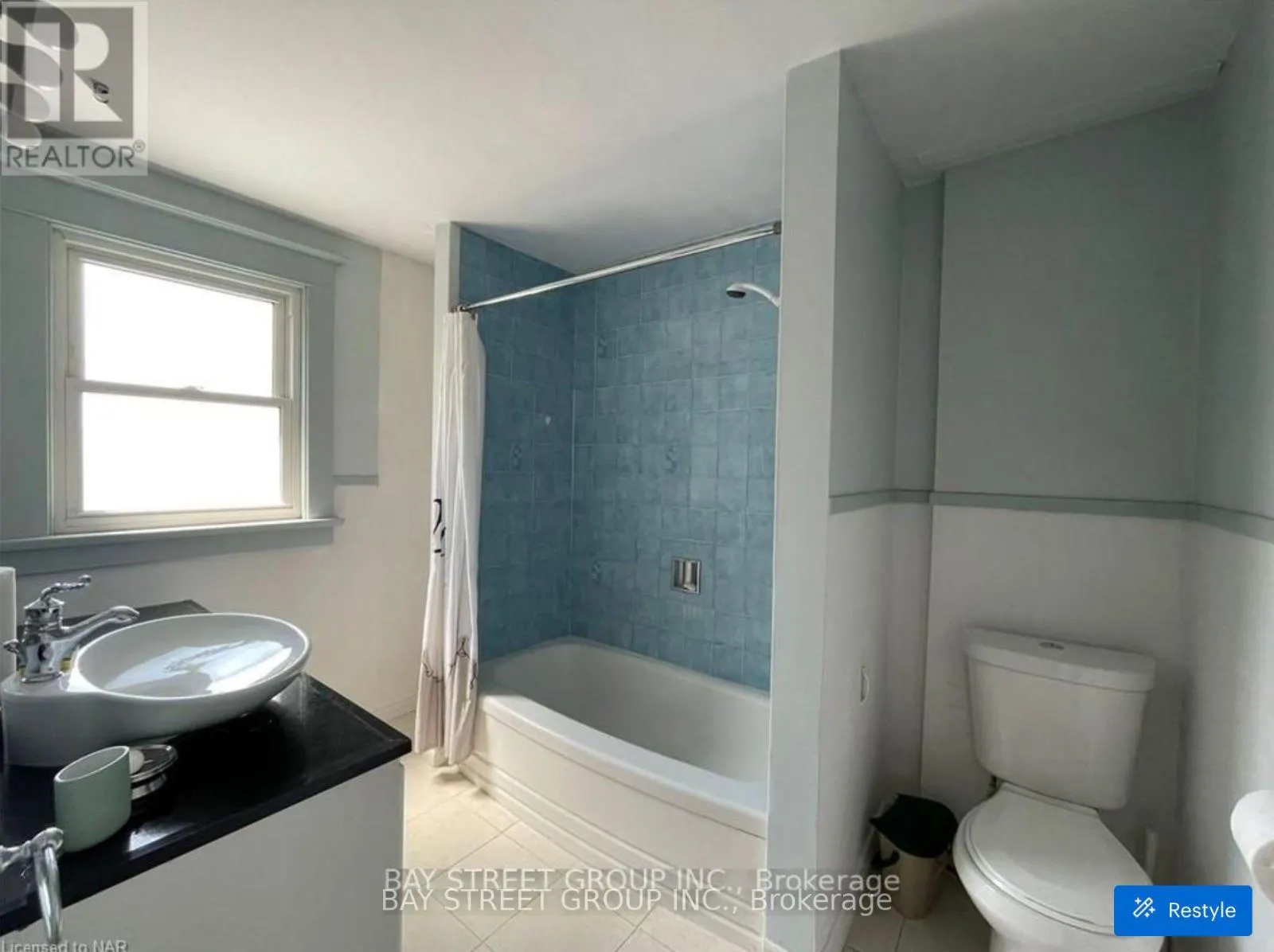 UPPER - 5066 WILLMOTT STREET