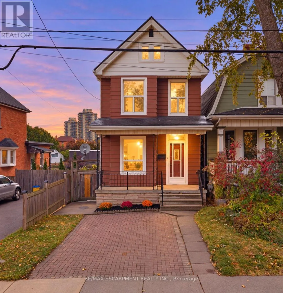 109 MACAULAY STREET E