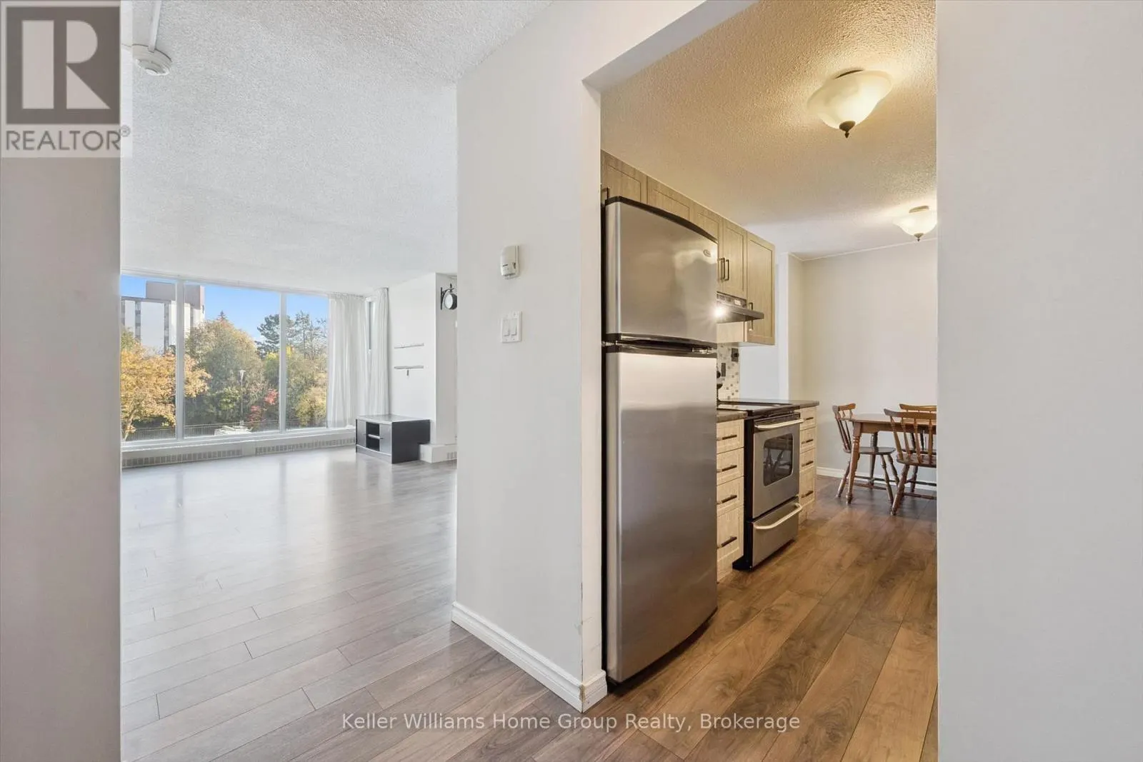 201 - 19 WOODLAWN ROAD E #201