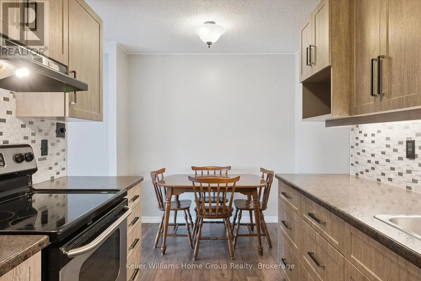 201 - 19 WOODLAWN ROAD E #201