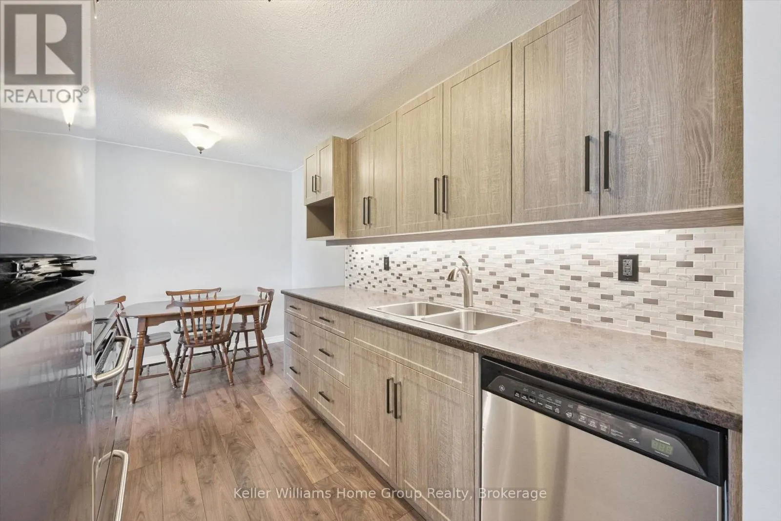 201 - 19 WOODLAWN ROAD E #201