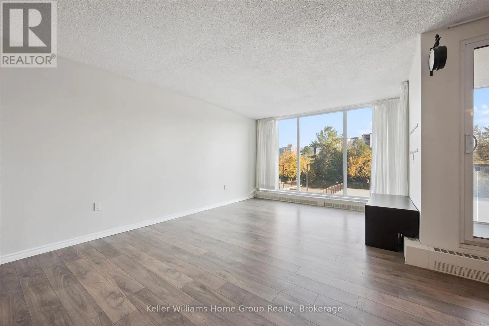 201 - 19 WOODLAWN ROAD E #201