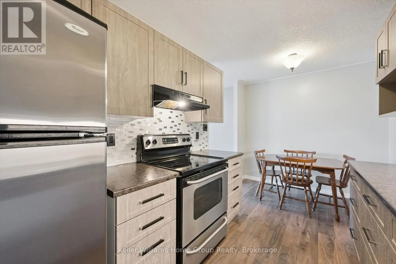 201 - 19 WOODLAWN ROAD E #201