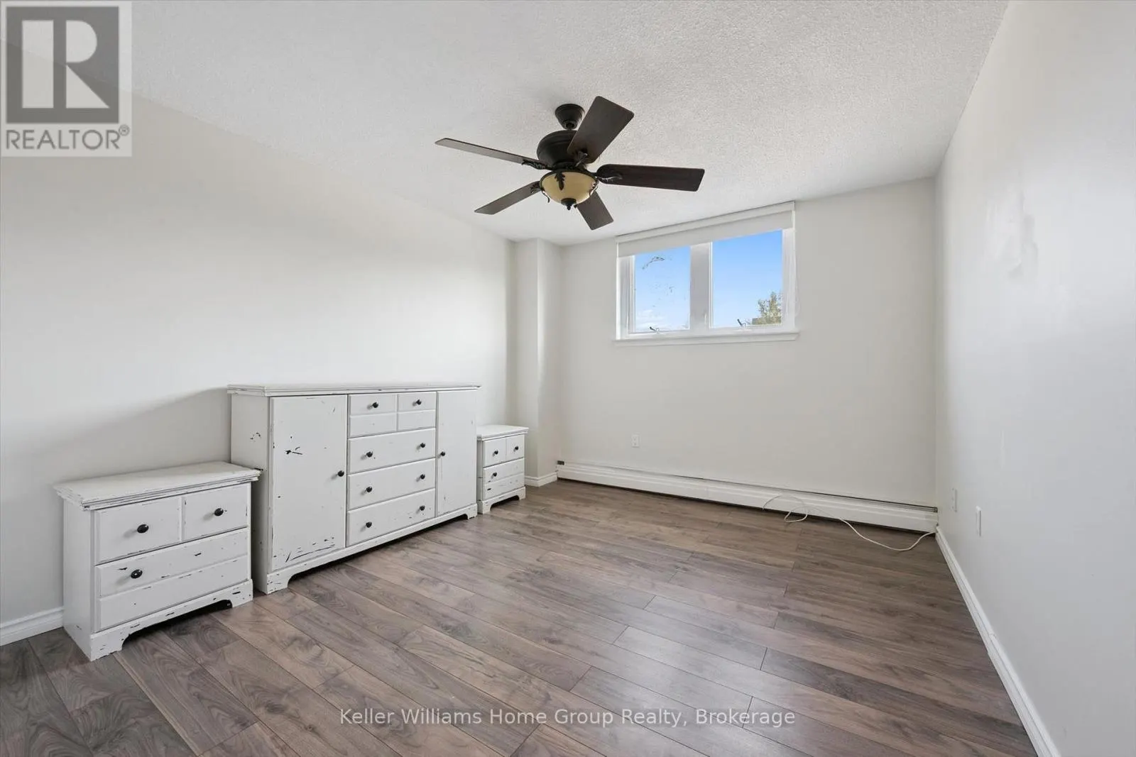 201 - 19 WOODLAWN ROAD E #201