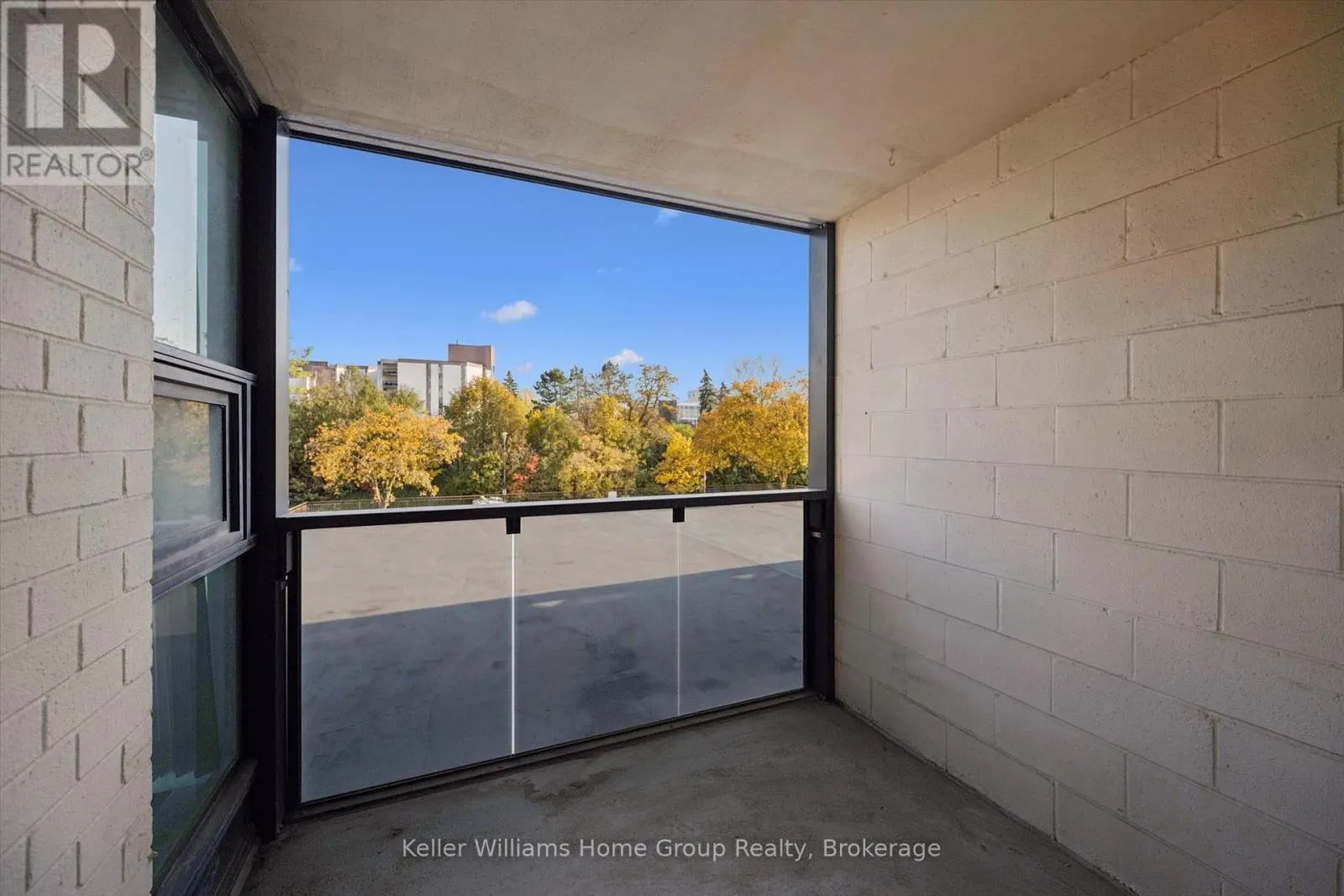 201 - 19 WOODLAWN ROAD E #201