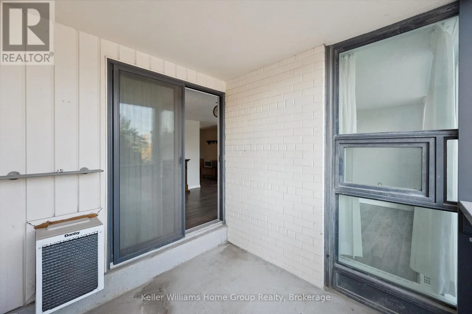 201 - 19 WOODLAWN ROAD E #201