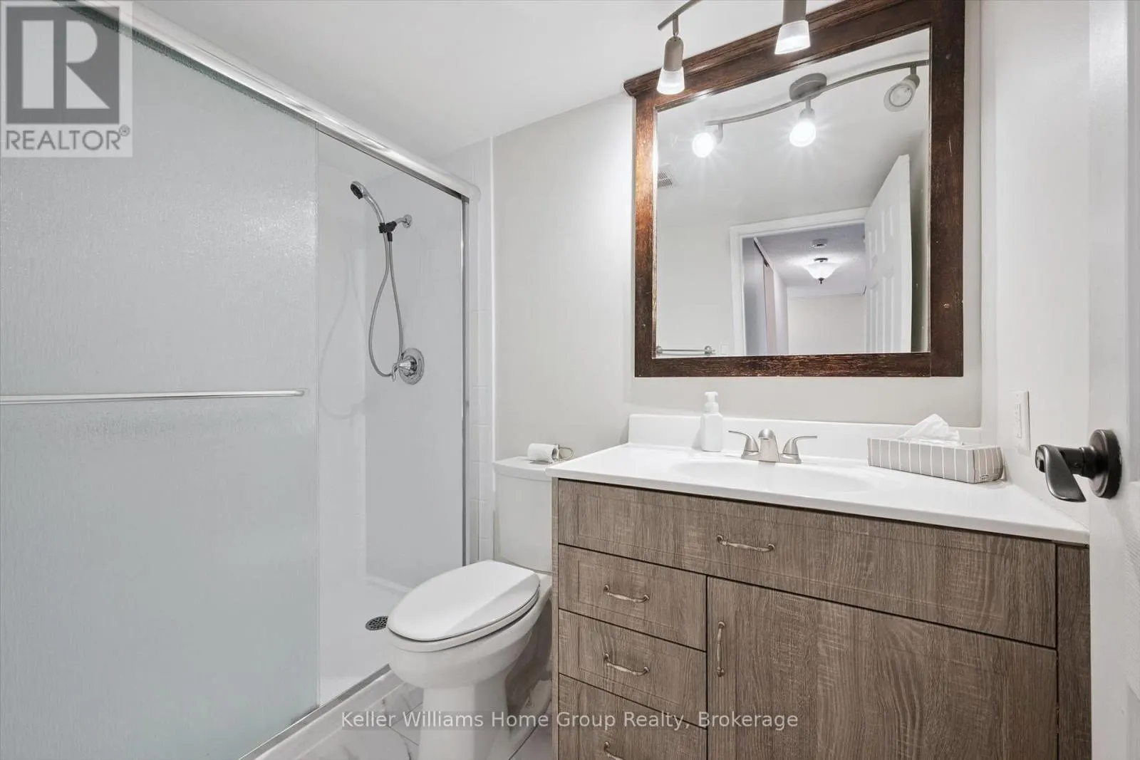 201 - 19 WOODLAWN ROAD E #201