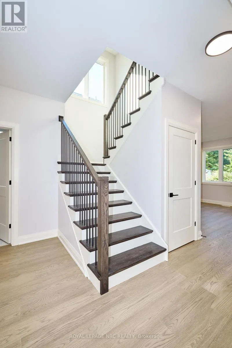 185 HODGKINS AVENUE